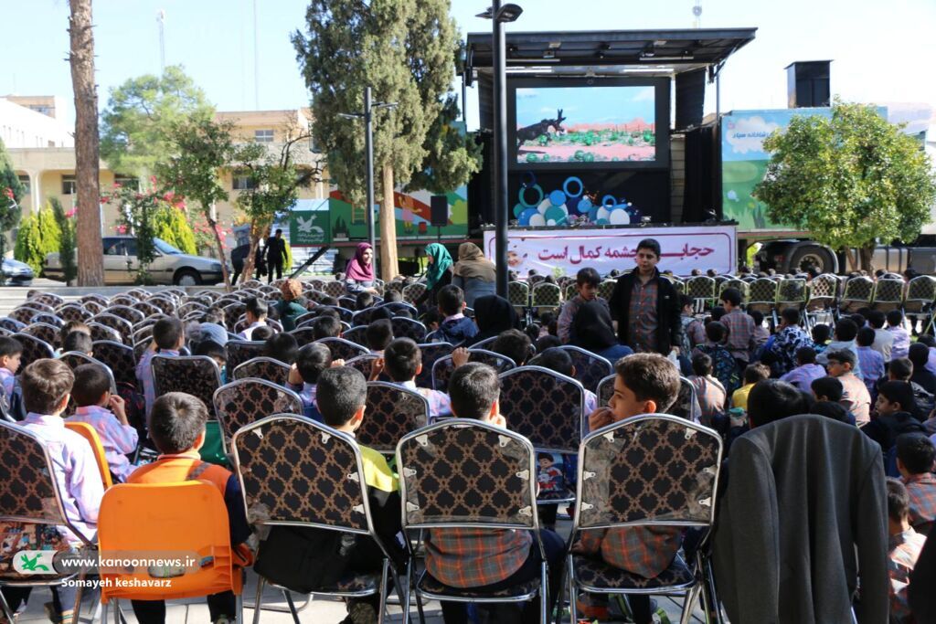 برنامه های فرهنگی کانون فارس در تریلی سیار نمایشگاه و غرفهها؛ پل ارتباطی بین مخاطبان و میراث فرهنگی ایران پل ارتباطی بین مخاطبان و میراث فرهنگی ایران