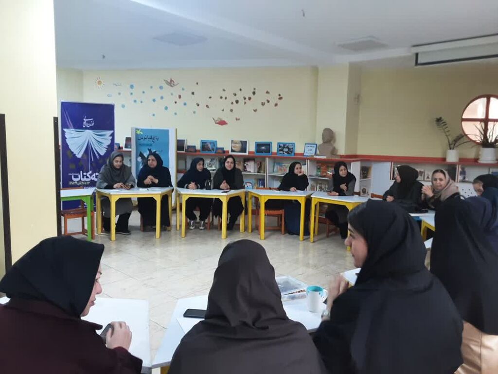 نشست های هفته کتابخوانی - کرج همکاران کانون البرز در نشستهای کتابخوانی و نقد ادبی شرکت کردند