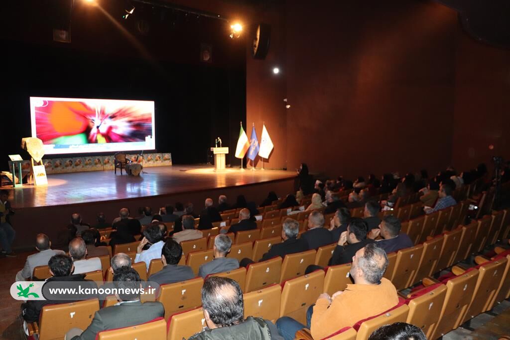 تجلیل از مربی کانون گرگان در هفته کتاب و کتابخوانی