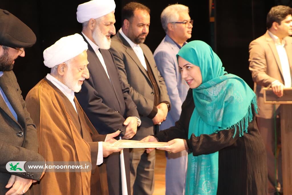 تجلیل از مربی کانون گرگان در هفته کتاب و کتابخوانی