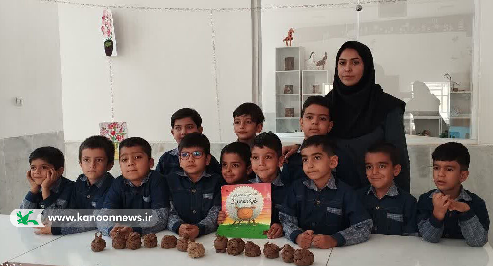 گرامیداشت هفته کتاب و کتابخوانی در شهرستان خاتم برگزار شد