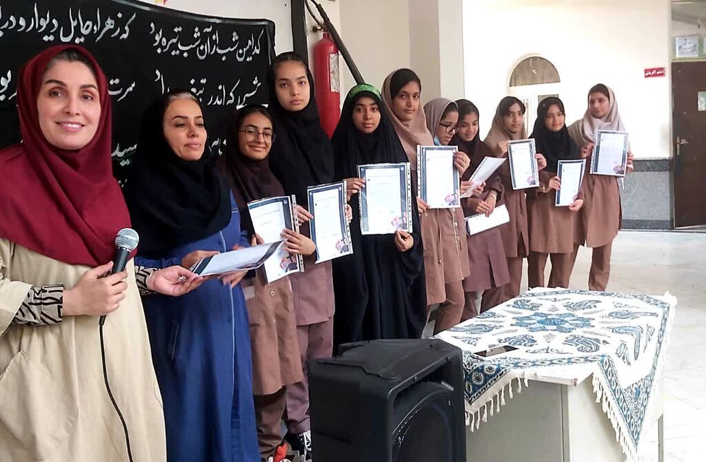 اهدای احکام روسای شورای دانشآموزی و کانون یاران