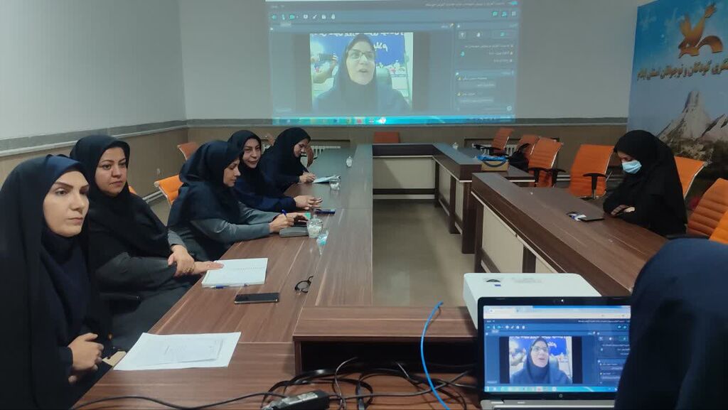 به همت آفرینش های ادبی کانون استان ایلام نقد رمان باغ کیانوش برگزارشد