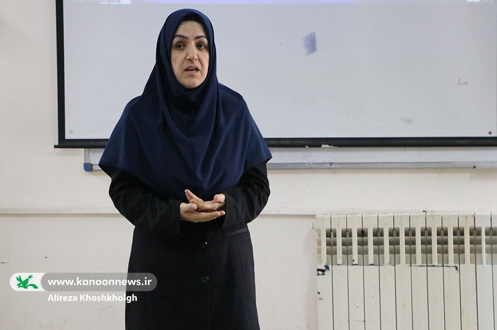 نشست آموزشی «مبانی قصهگویی» ویژه دانشجومعلمان در رشت