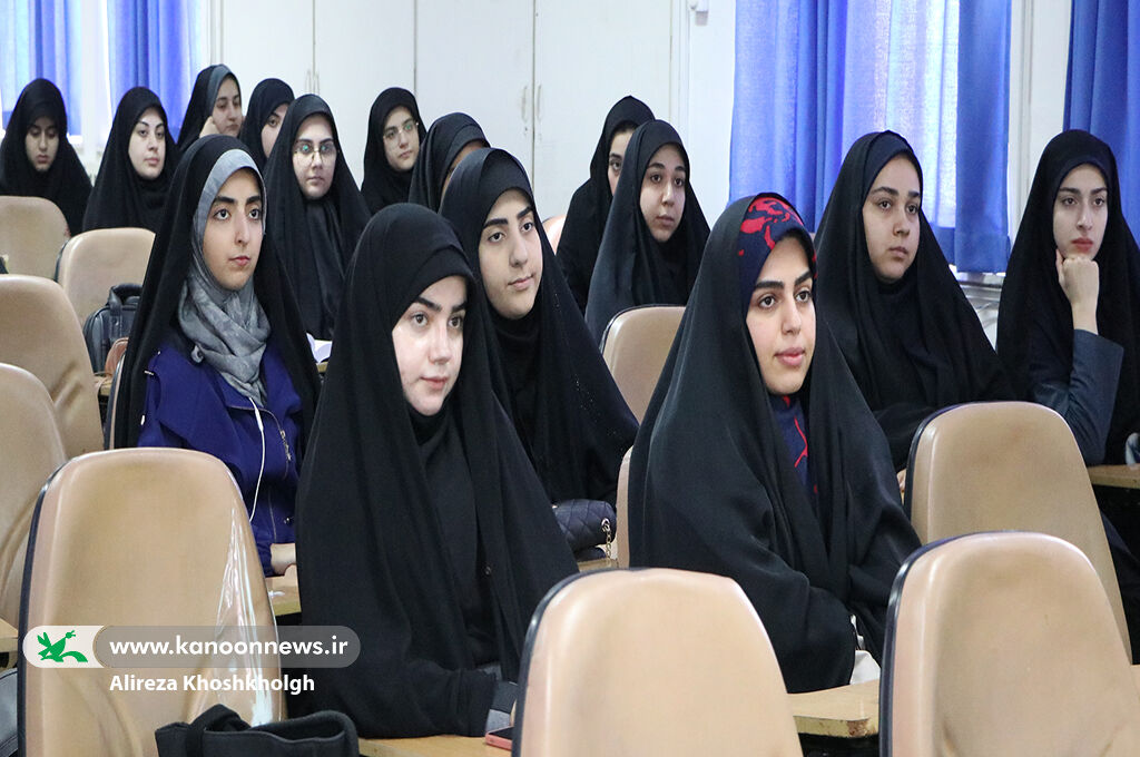 نشست آموزشی «مبانی قصهگویی» ویژه دانشجومعلمان در رشت