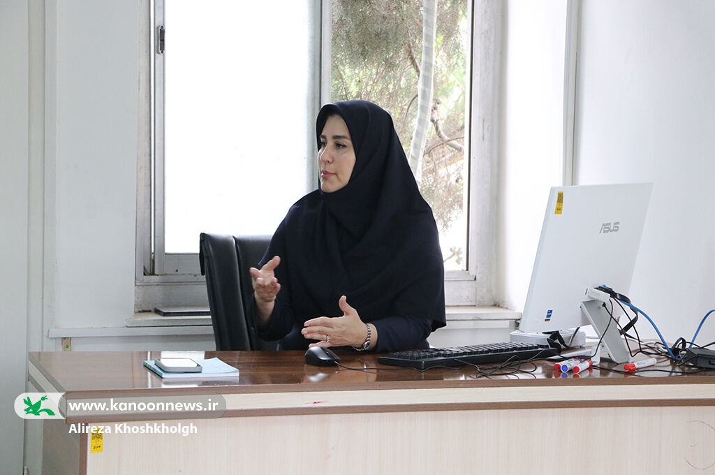 نشست آموزشی «مبانی قصهگویی» ویژه دانشجومعلمان در رشت