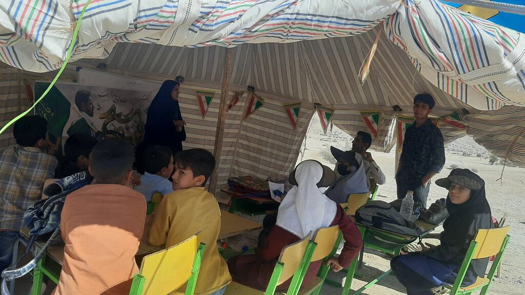 همکاری «پیک امید» کانون مرکزخنج با بسیج جامعه پزشکی در خدمترسانی به عشایر خنج