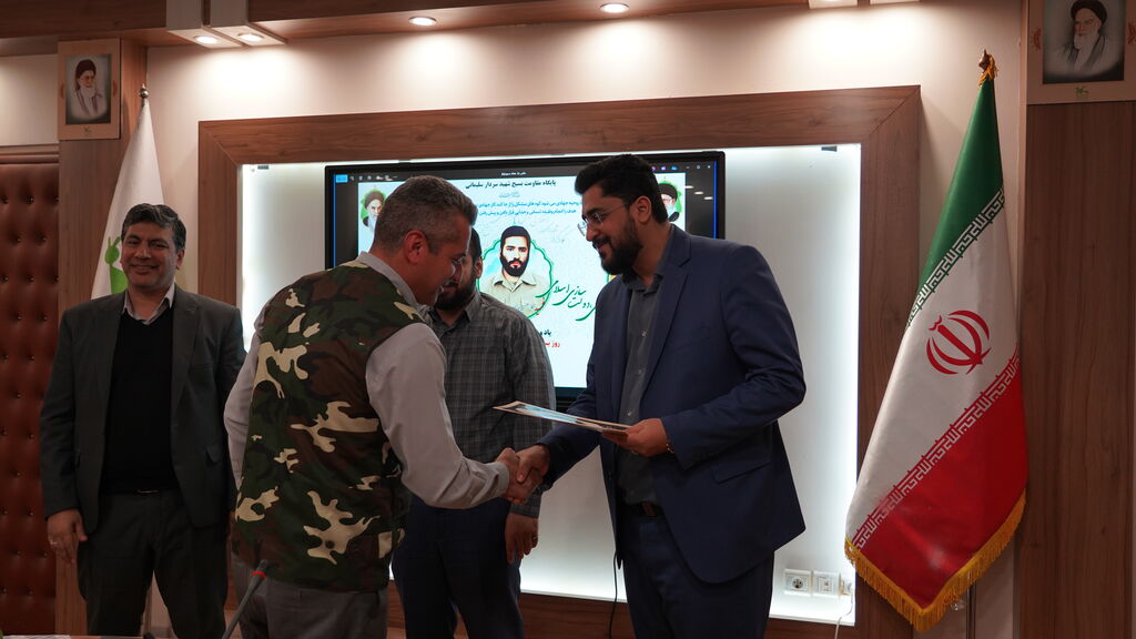 تقدیر از همکاران بسیجی فعال در هفتهی بزرگداشت بسیج