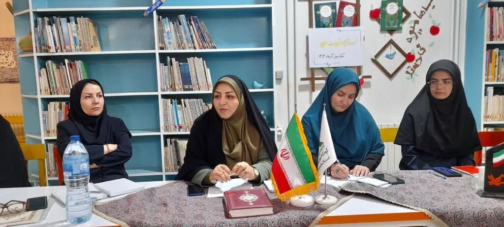 دوره آموزش نشریهنگاری با موضوع قصهگویی مربیان کانون همدان برگزار شد