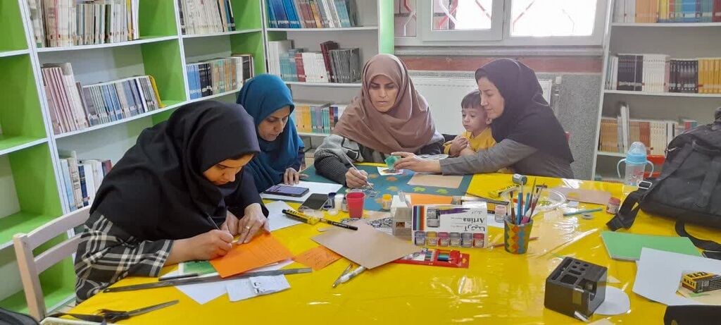 دوره آموزش نشریهنگاری با موضوع قصهگویی مربیان کانون همدان برگزار شد