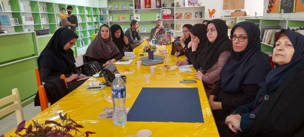 دوره آموزش نشریهنگاری با موضوع قصهگویی مربیان کانون همدان برگزار شد