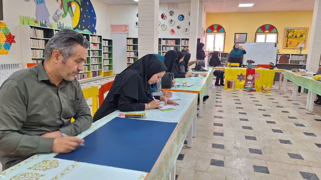 دوره آموزش نشریهنگاری با موضوع قصهگویی مربیان کانون همدان برگزار شد