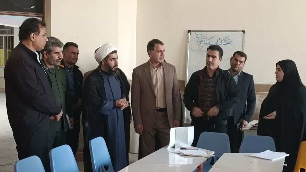 تجلیل از مسئول مرکز سرپلذهاب بهعنوان مروج کتابخوانی