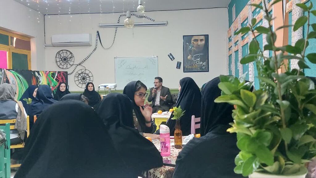 کانون کرمانشاه میزبان"دورهمی شاعرانه"