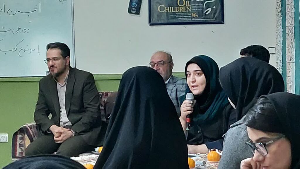 کانون کرمانشاه میزبان"دورهمی شاعرانه"