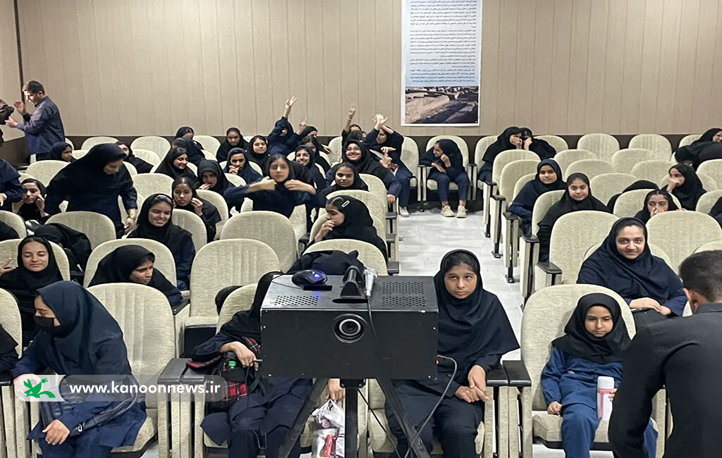 استقبال نوجوانان از اکران فیلم باغکیانوش