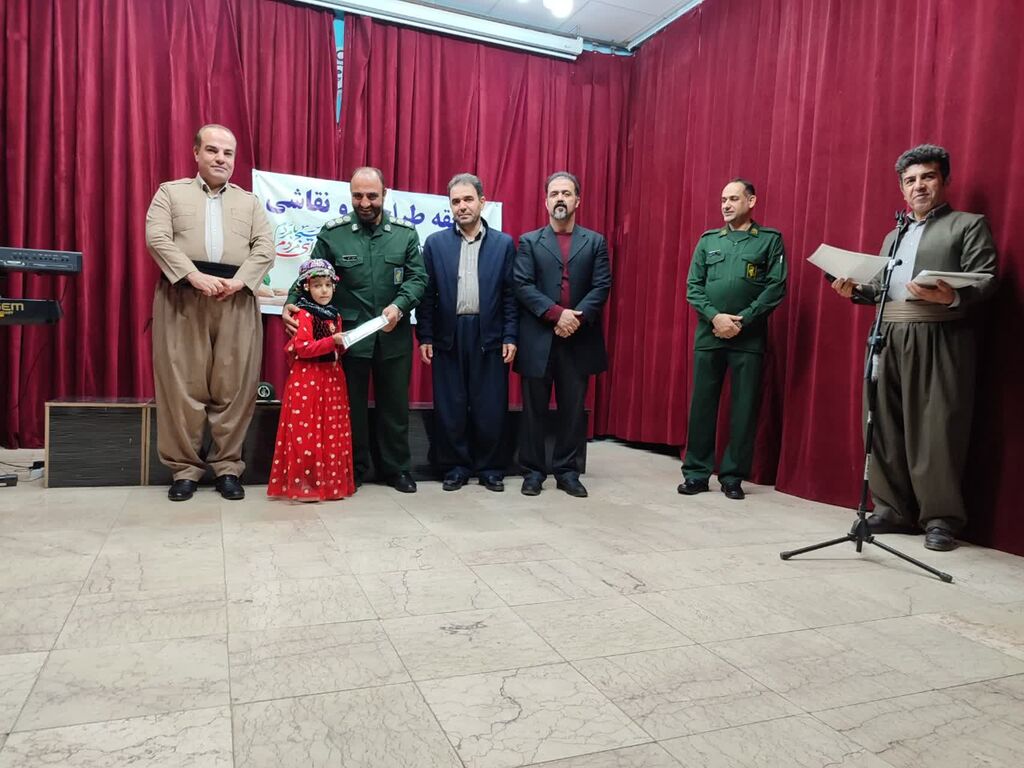 مسابقه نقاشی بهمناسبت هفته بسیج در مرکز روانسر