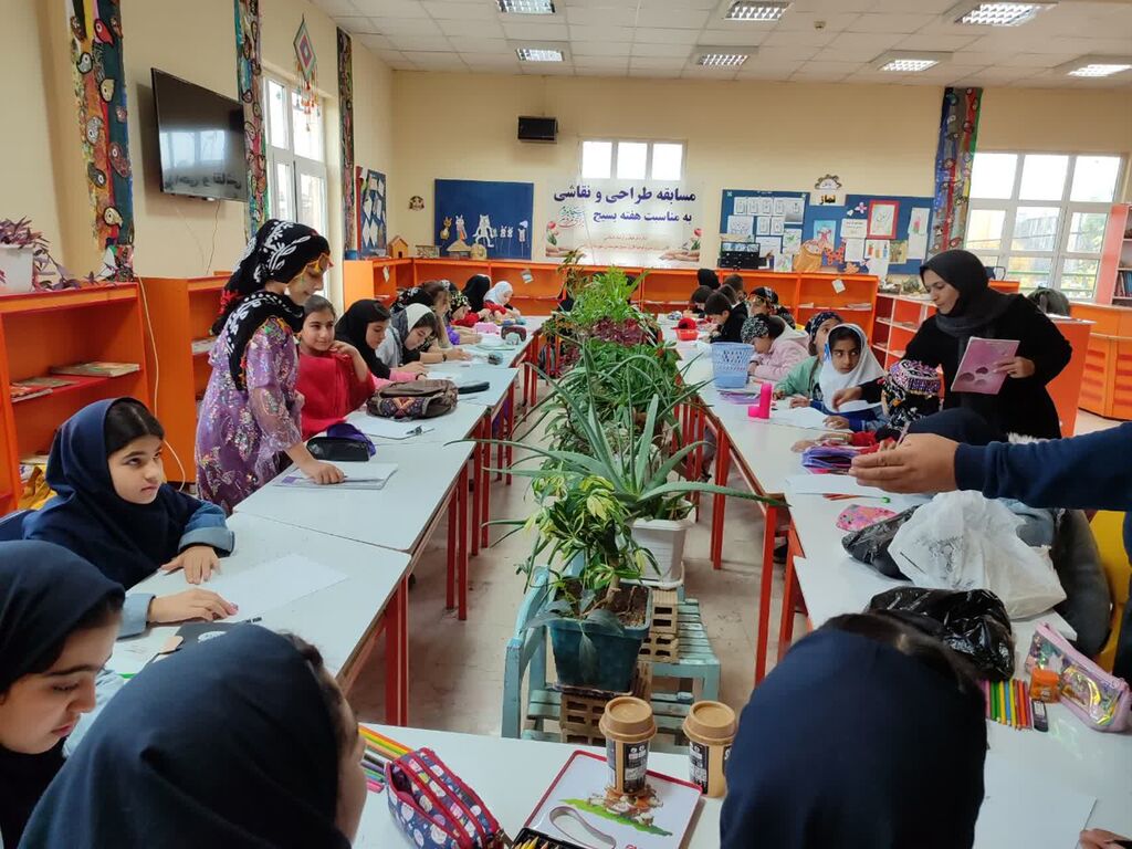 مسابقه نقاشی بهمناسبت هفته بسیج در مرکز روانسر