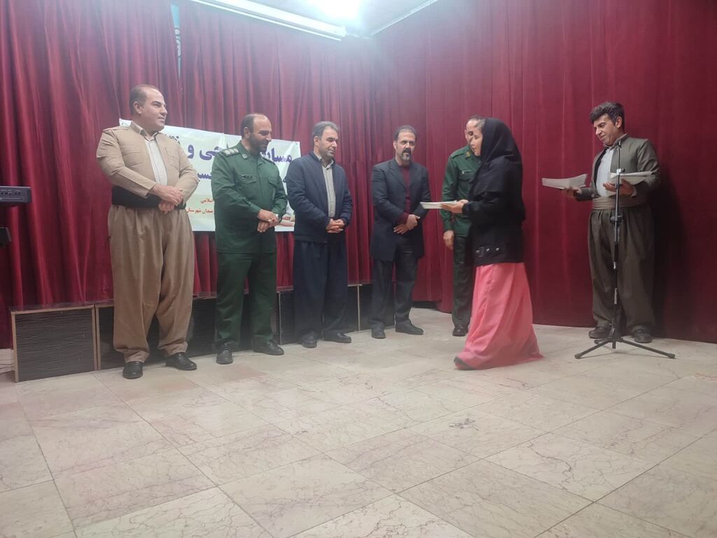 مسابقه نقاشی بهمناسبت هفته بسیج در مرکز روانسر