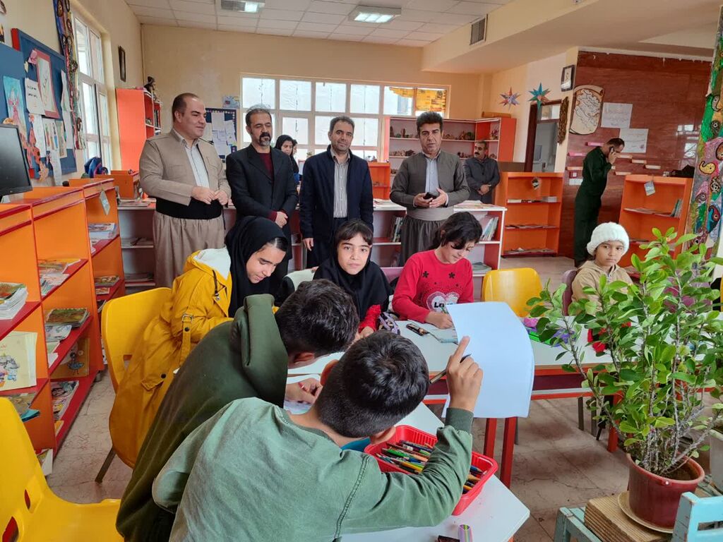 مسابقه نقاشی بهمناسبت هفته بسیج در مرکز روانسر