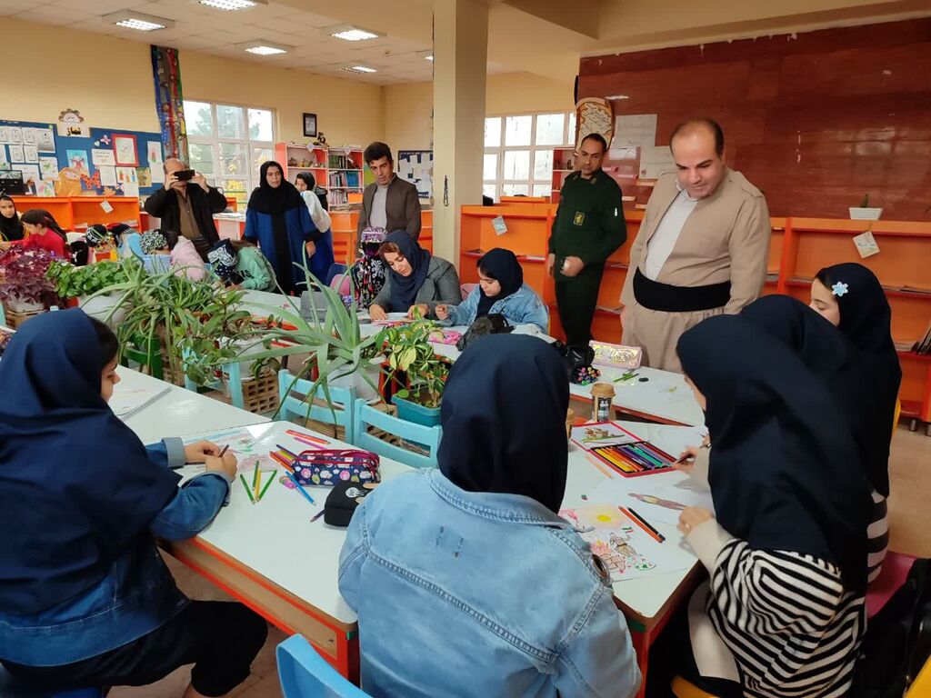 مسابقه نقاشی بهمناسبت هفته بسیج در مرکز روانسر