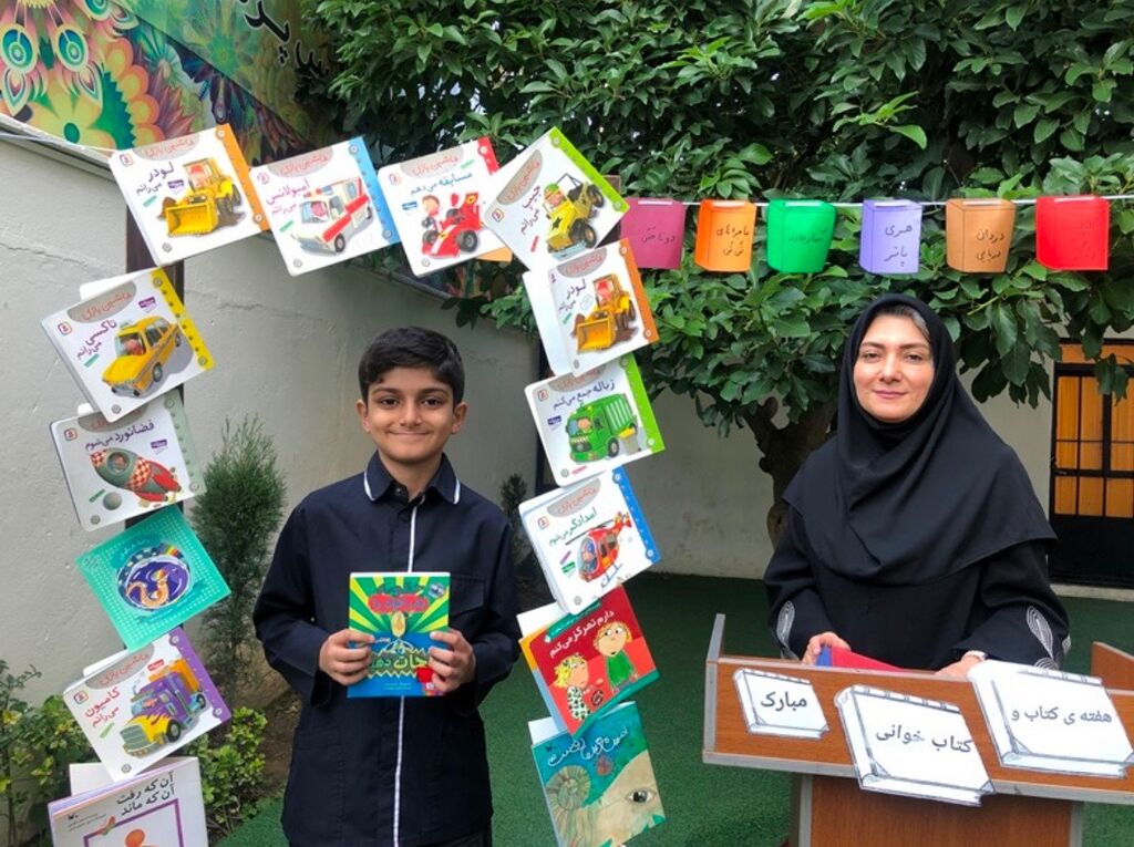 نشست راههای تشویق کودکان به کتابخوانی در ساری و نکا