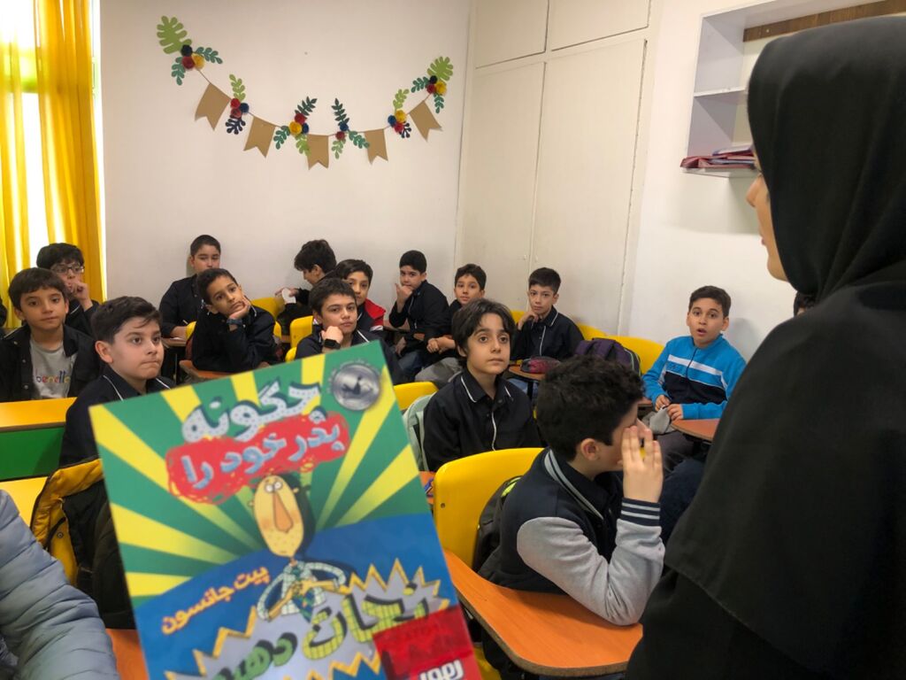 نشست راههای تشویق کودکان به کتابخوانی در ساری و نکا