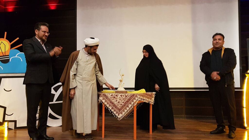 سه رونمایی مختلف از آثار فاخر فلسفی در کانون کرمانشاه