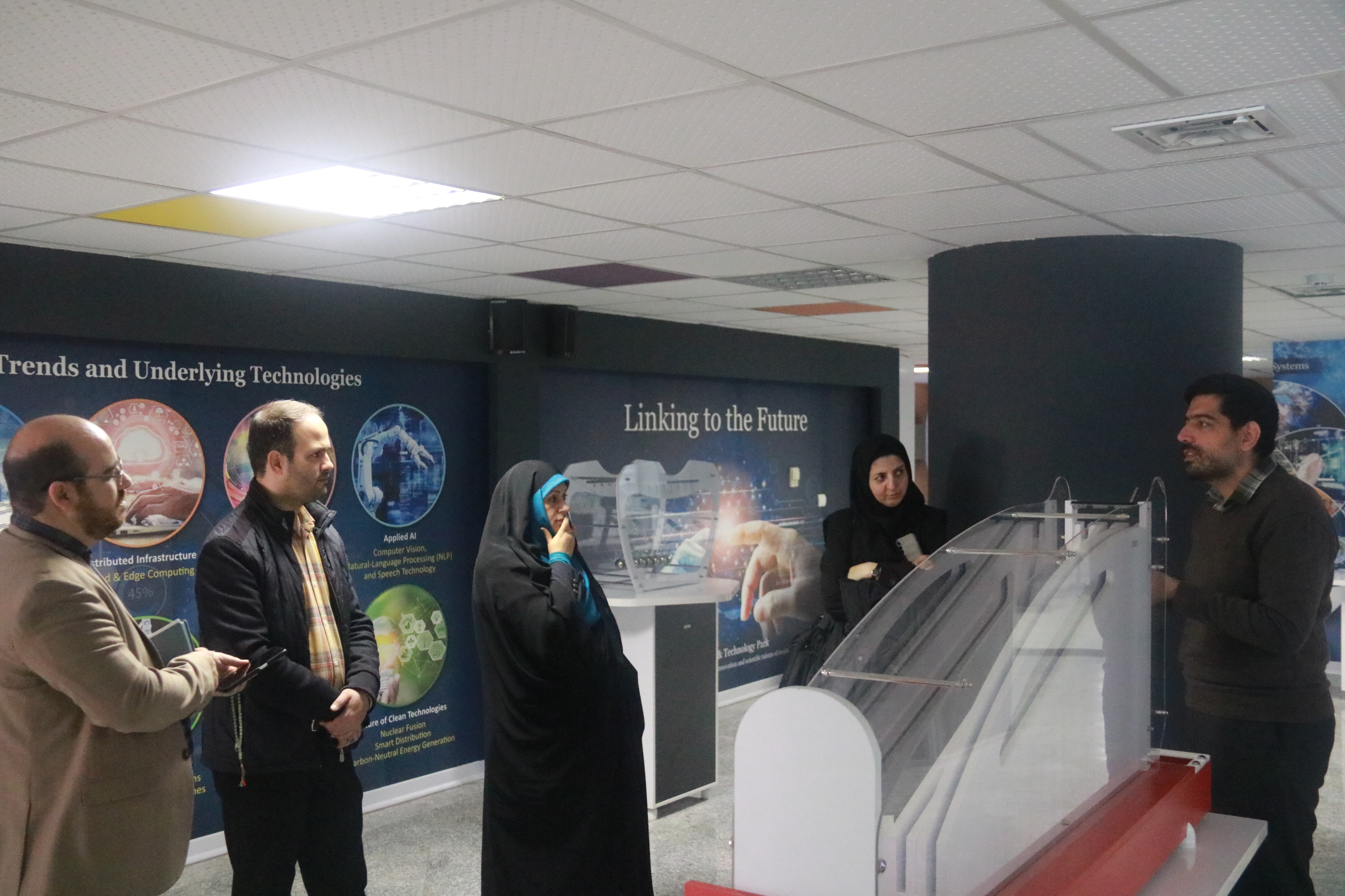 بازدید مدیر کل آموزش و پژوهش کانون از پارک علم و فناوری استان مرکزی