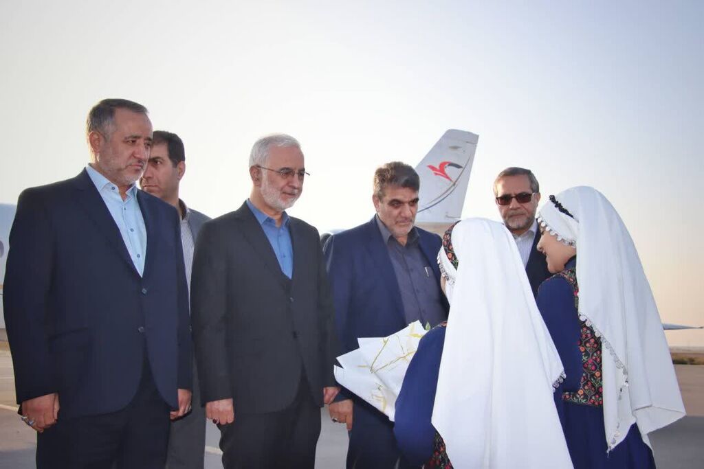 سمنان اجرای زیبای کودکان سمنانی در حضور وزیر کشور
