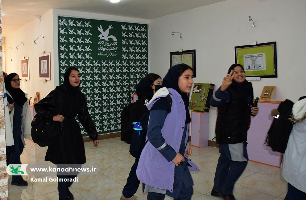 استقبال نوجوانان لرستانی از اکران فیلم باغکیانوش