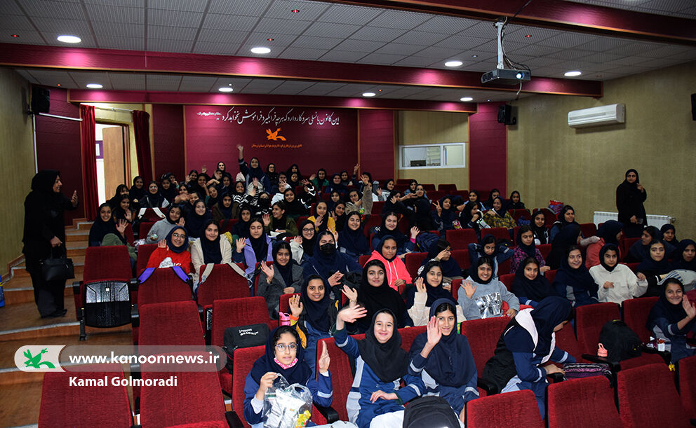 استقبال نوجوانان لرستانی از اکران فیلم باغکیانوش