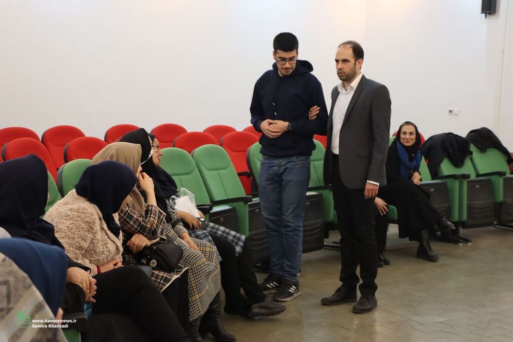 وییهبرنامه «چشمهای توام، دست های من باش» به مناسبت روز جهانی معلولین