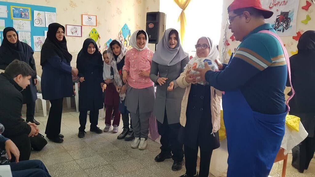 کانون کرمانشاه ویژهبرنامه روز معلولان را اجرا کرد