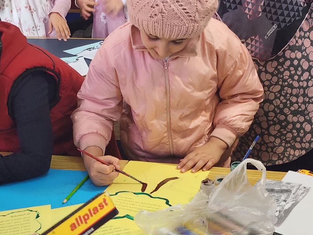 نشریهدیواری تمرین کار گروهی برای رشد خلاقیت است