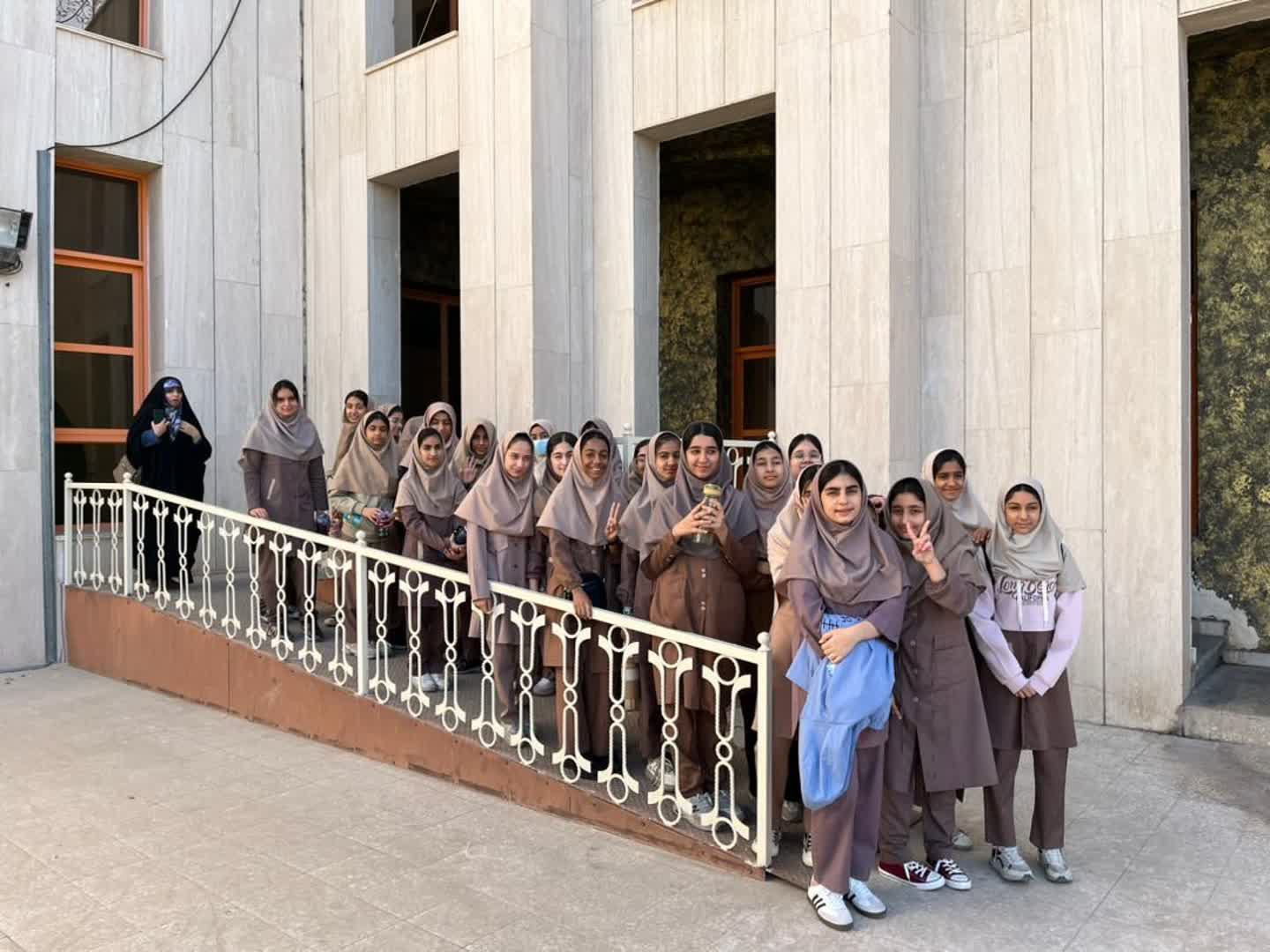 بازدید دانشآموزان پایه هفتم دبیرستان نمونه دولتی نورالهدی از مرکز تخصصی علوم