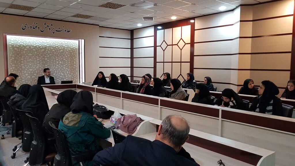 نشست جستارنویسی کارکنان کانون شهر کرمانشاه در دانشگاه رازی