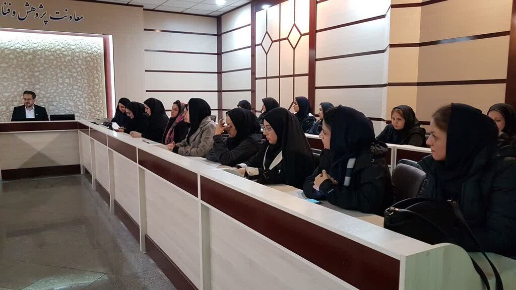 نشست جستارنویسی کارکنان کانون شهر کرمانشاه در دانشگاه رازی