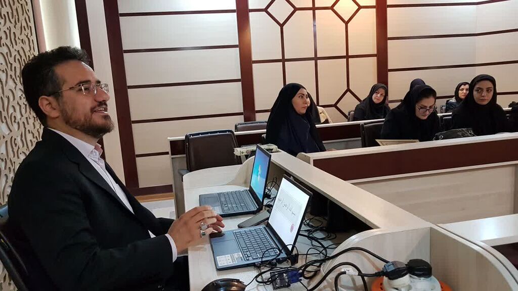 نشست جستارنویسی کارکنان کانون شهر کرمانشاه در دانشگاه رازی