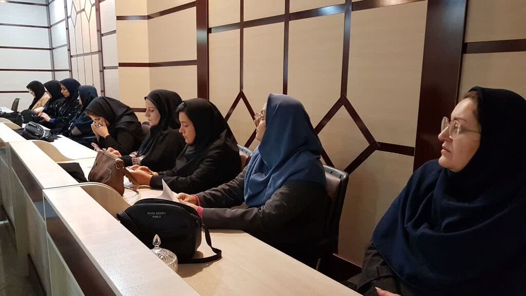 نشست جستارنویسی کارکنان کانون شهر کرمانشاه در دانشگاه رازی