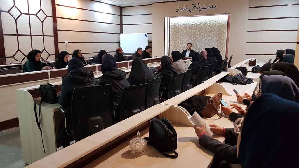 نشست جستارنویسی کارکنان کانون شهر کرمانشاه در دانشگاه رازی