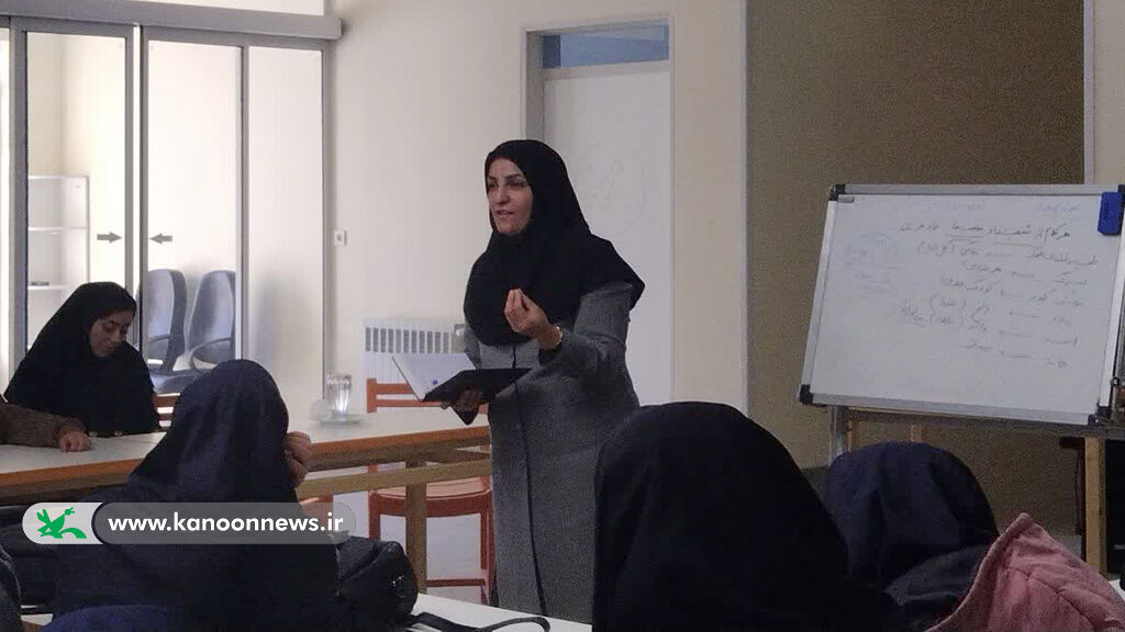 کارگاه آموزش قصهگویی ویژه هنرجویان رشته کودکیاری در اشکذر یزد برگزار شد