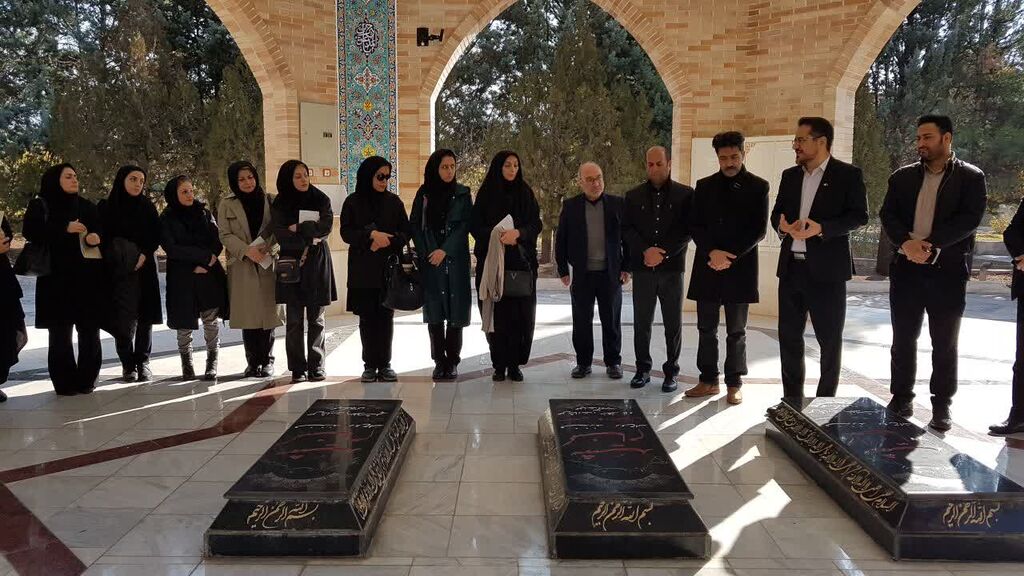 تجدید میثاق کارکنان کانون کرمانشاه با شهدای گمنام در دانشگاه رازی