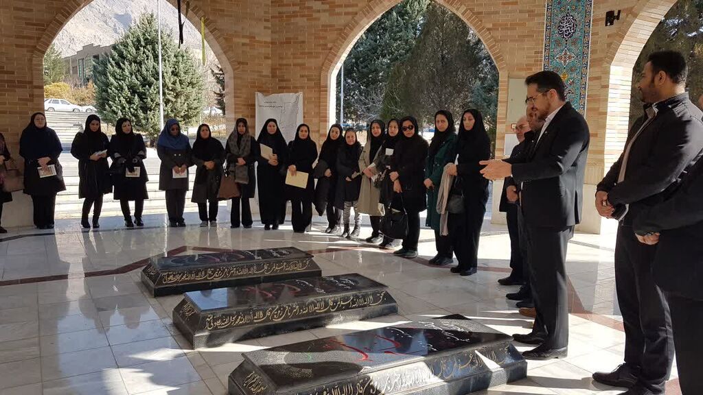 تجدید میثاق کارکنان کانون کرمانشاه با شهدای گمنام در دانشگاه رازی