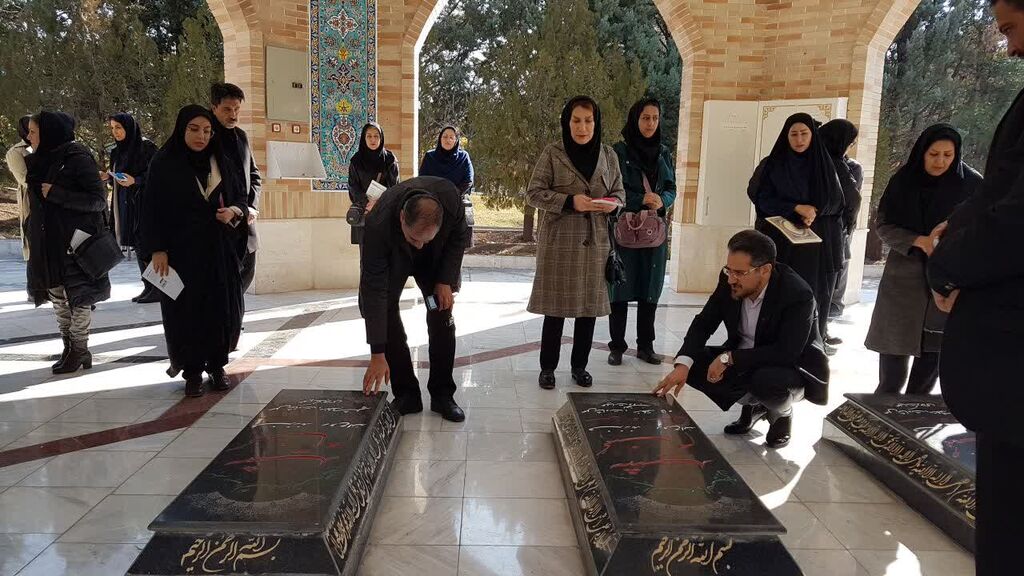 تجدید میثاق کارکنان کانون کرمانشاه با شهدای گمنام در دانشگاه رازی