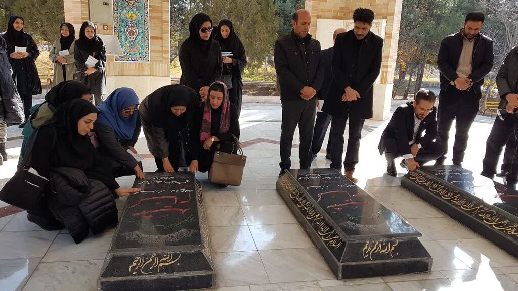 تجدید میثاق کارکنان کانون کرمانشاه با شهدای گمنام در دانشگاه رازی