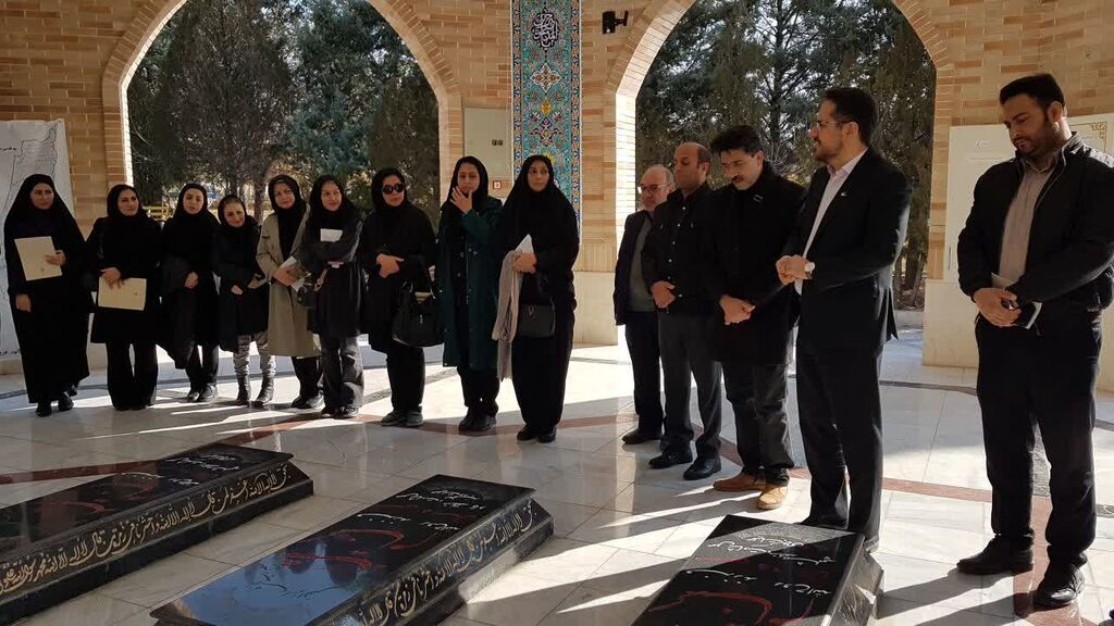 تجدید میثاق کارکنان کانون کرمانشاه با شهدای گمنام در دانشگاه رازی