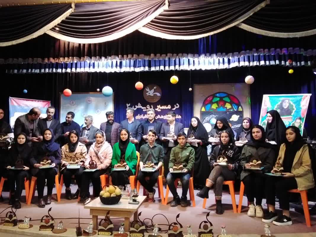 آیین گشایش نمایشگاه هفته پژوهش و تقدیر از پژوهشگران برتر ملی و استانی