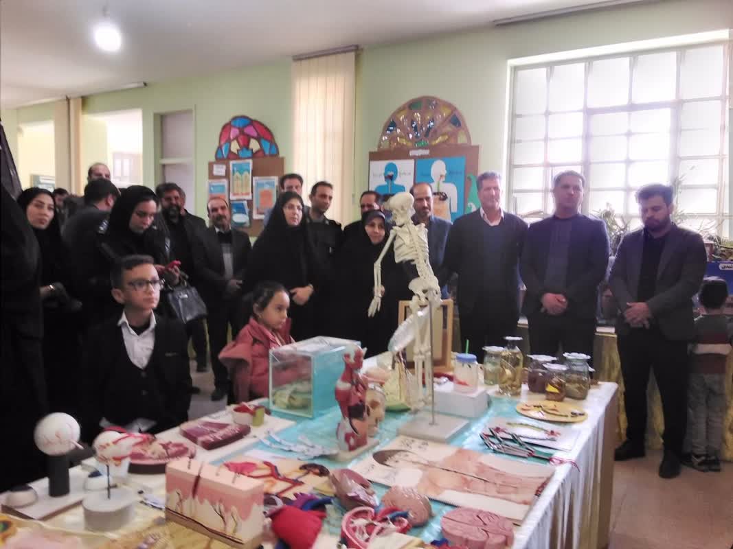 آیین گشایش نمایشگاه هفته پژوهش و تقدیر از پژوهشگران برتر ملی و استانی