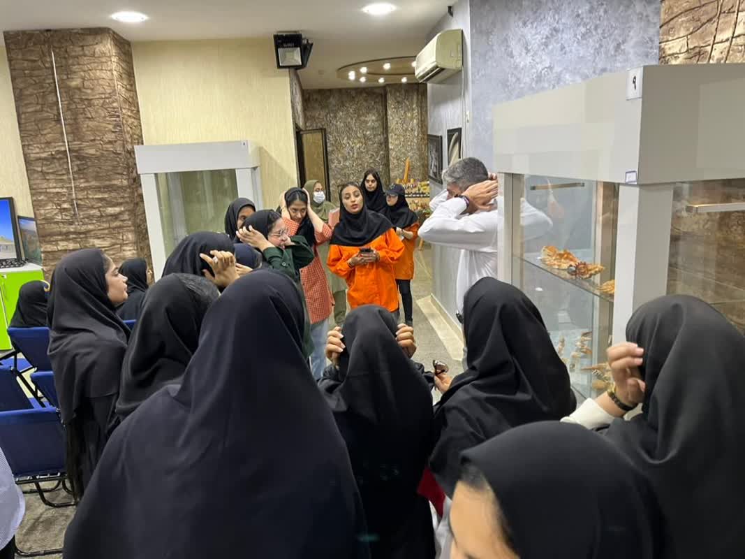 بازدید دانشجویان دانشکده فاطمیه بندرعباس از مرکز تخصصی علوم
